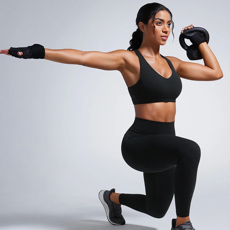 חזיית ספורט בגימור וי פרקטי בתמיכת רצועות מתכווננות וללא עצם