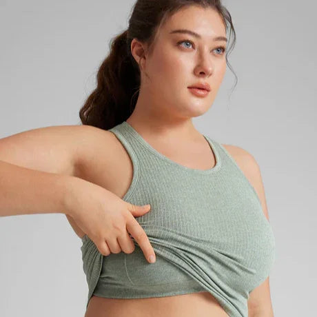 גופיית פנטנט ספורטיבית ומושלמת בגימור טופ לתמיכה נבונה לחזה וללוק אופנתי