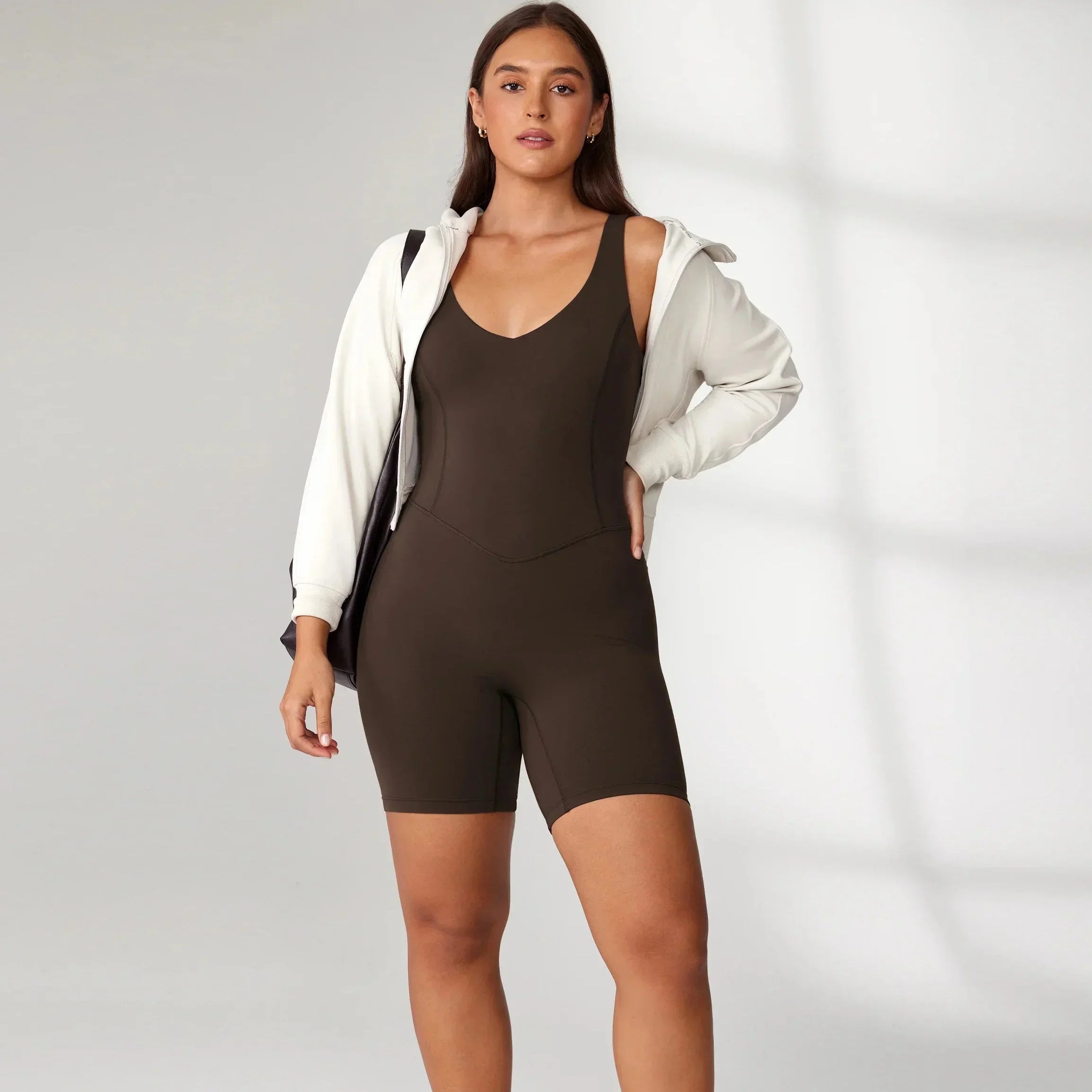 אוברול מחטב בגימור נושם שעוטף את הגוף לפעילות ספורטיבית וגם ליום יום