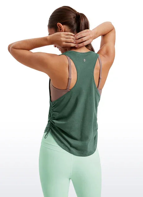 גופיית ספורט מאזנת בגימור כיווצים ללוק אופנתי להופעה נשית מדליקה