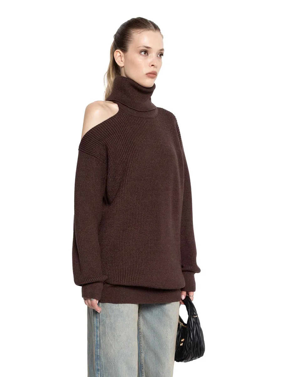 סריג אוברסייז במפתח כתף אופנתי ללוק נשי חורפי ולהופעה מהממת