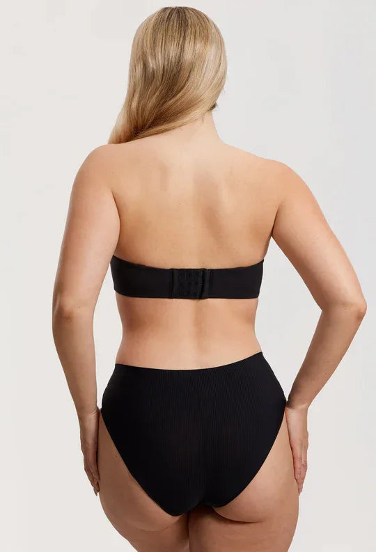 חזיית סטרפלס עם עצם בגימור שנותן נפח לחזה ולהופעה נשית בולטת וחזקה