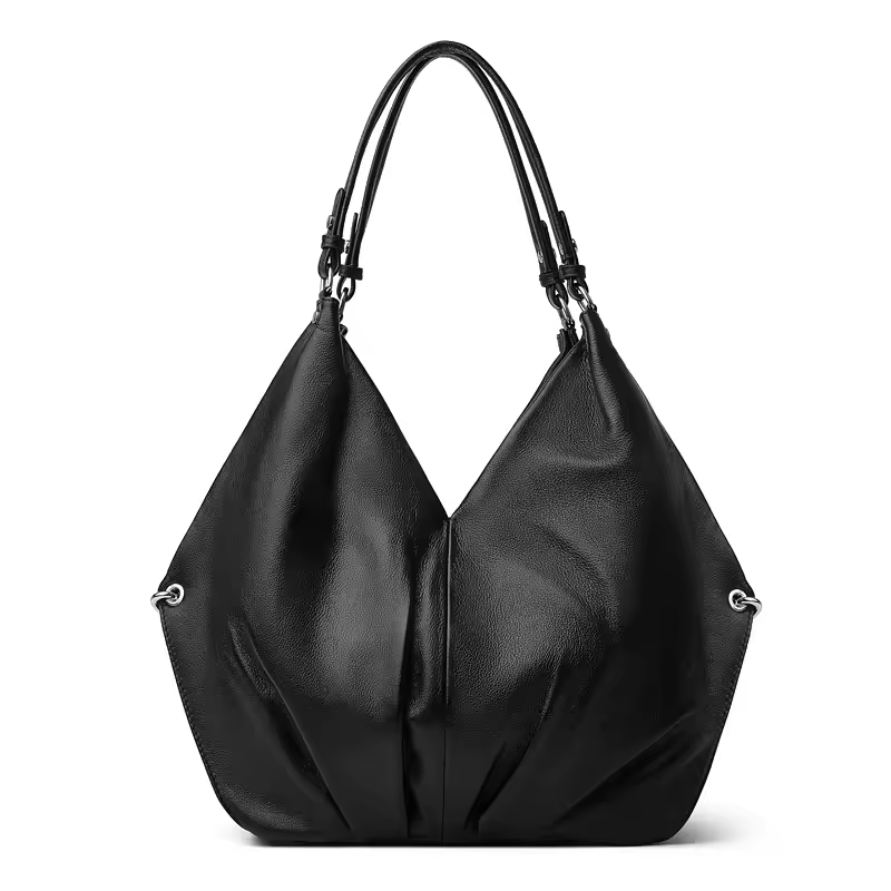 תיק עור מקוריאה בגימור אותנטי משבח ללוק של אישה שמושכת תשומת לב