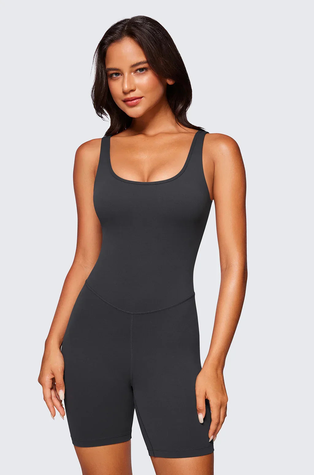 אוברול נשי מחטב בגימור אופנתי מרהיב להופעה ספורטיבית וגם ליום יום