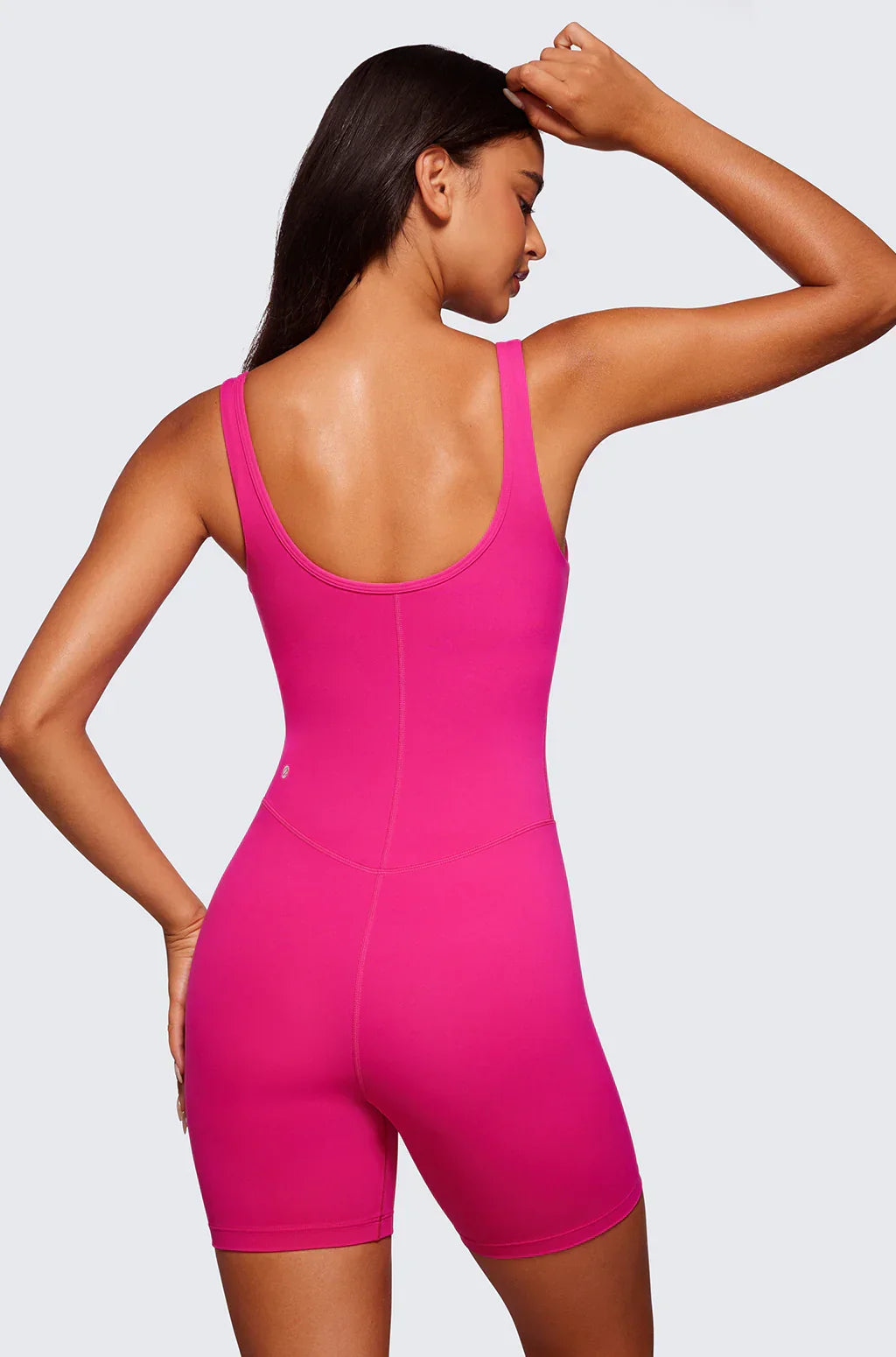 אוברול נשי מחטב בגימור אופנתי מרהיב להופעה ספורטיבית וגם ליום יום