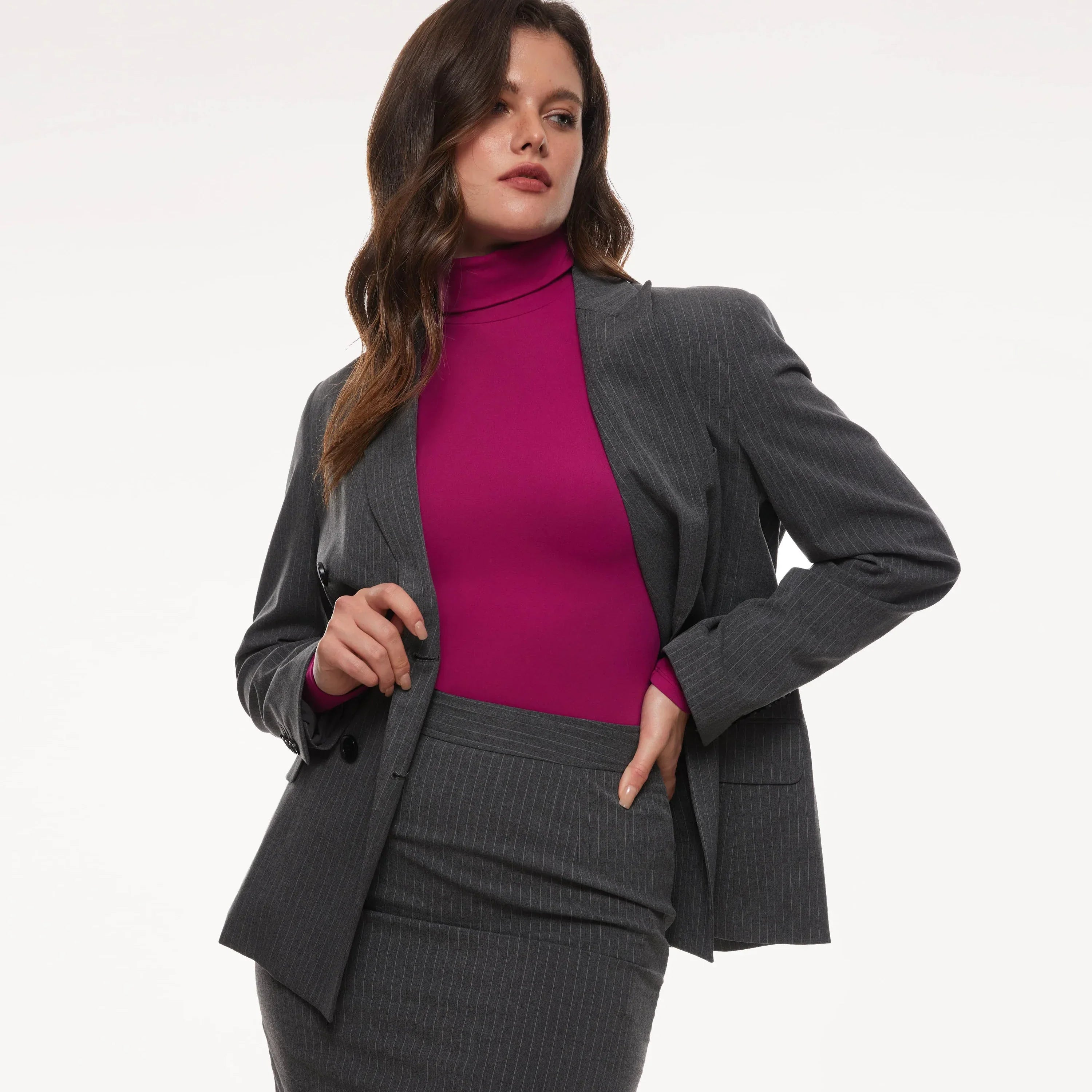 אוברול גולף מ-ה-מ-ם בגימור בד שעוטף את הגוף בצורה חתיכית ללוק נשי קלאסי