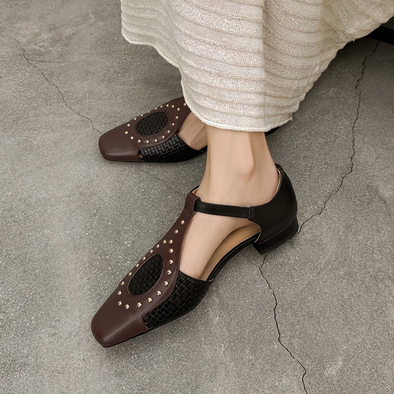 סנדל עור איטלקי בסגנון מוקסין להופעה מהפנטת במיוחד