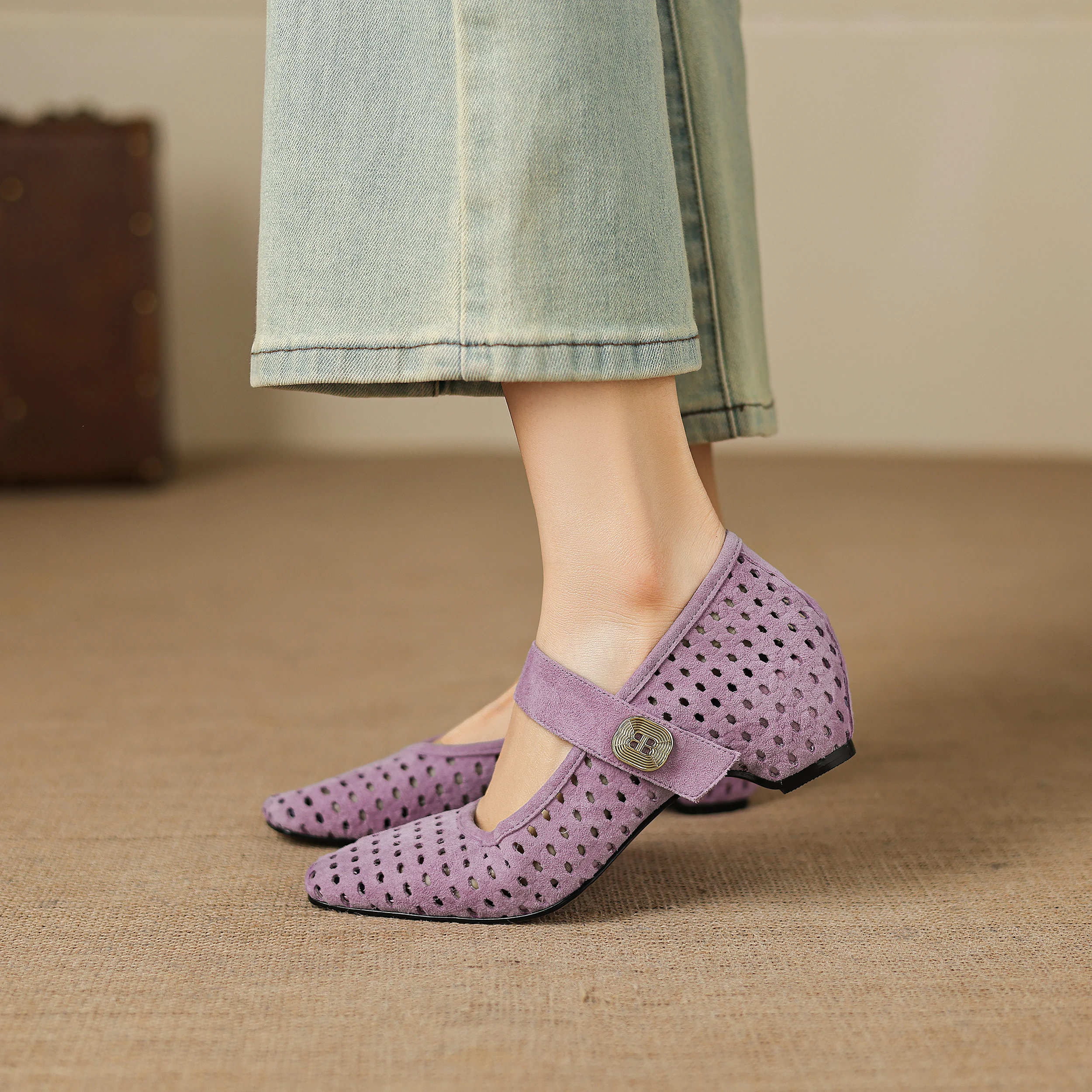 סנדל סגור בעקב סקי משגע ללוק נשי קייצי ולהופעה מרתקת שלך