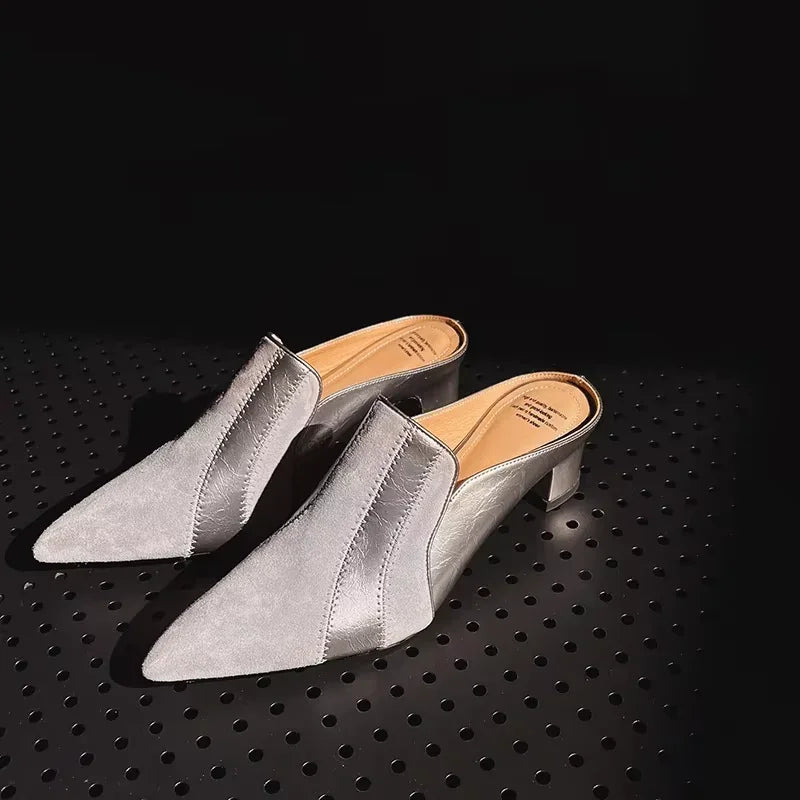 סנדלי כפכף ממילאנו בגימור נשי שפיצי להופעה מדוייקת לאביב ללוק נוכח