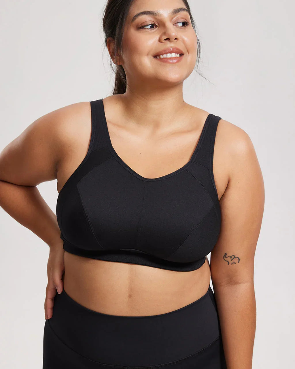 חזיית ספורט בגיזרה אורטופדית שמנדפת זיעה ומתייבשת במהירות ללוק נשי חזק