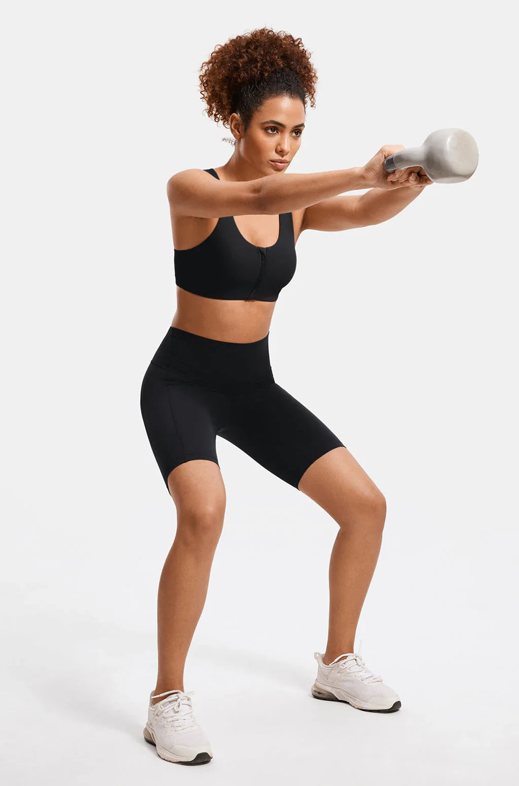 חזיית ספורט בריצרץ קידמי ללא עצם בגימור נשי מחמיא ללוק אופנתי יפה