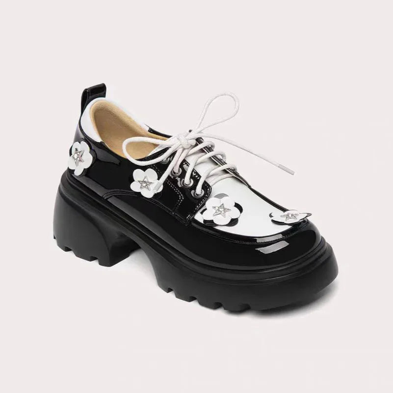 אוקספורד מעור איטלקי בשילוב פרחים עדינים בגימור מבריק ואופנתי ללוק משובח