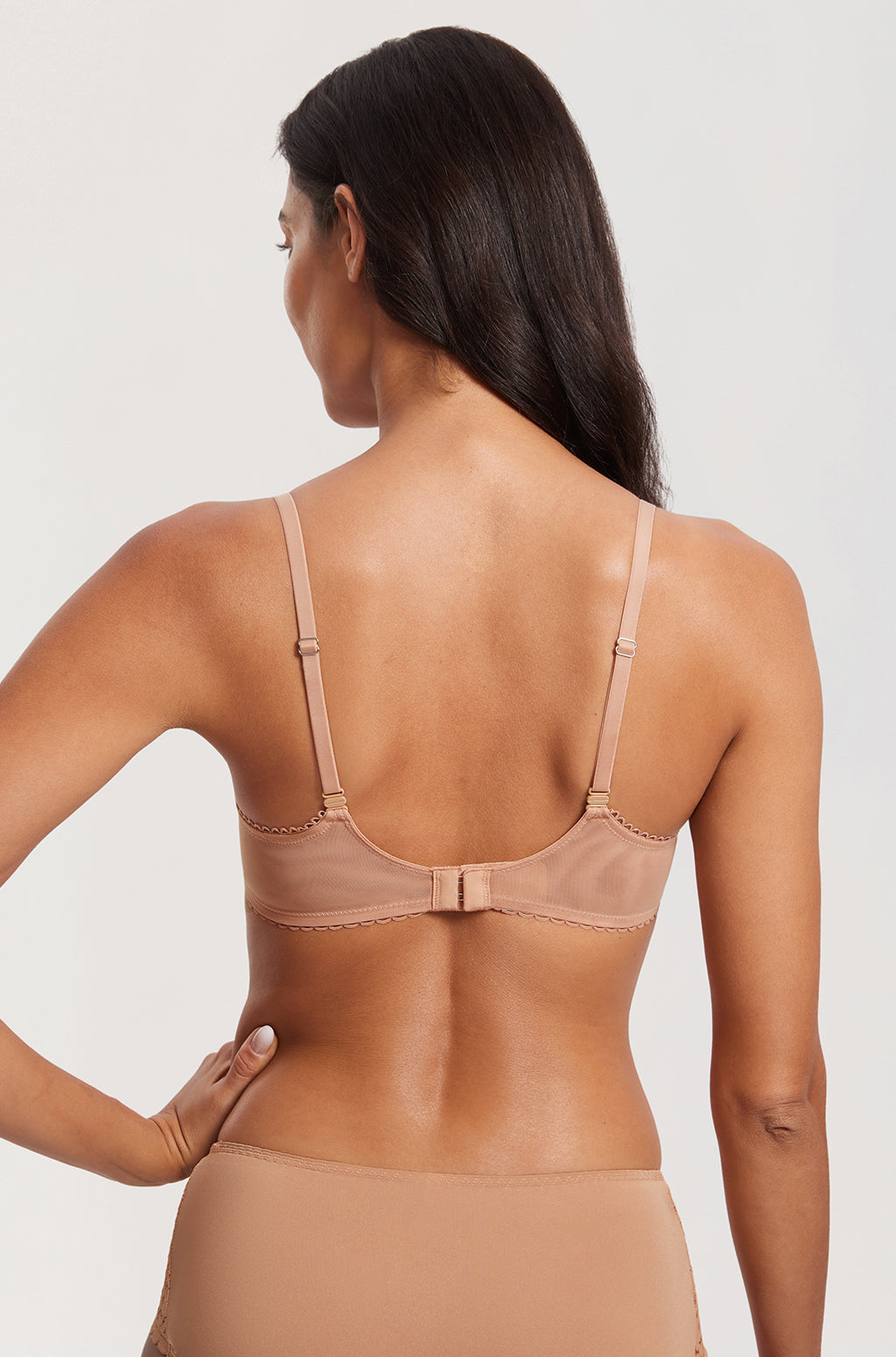 חזיית עצם בגימור אופנתי עם תמיכה לחזה