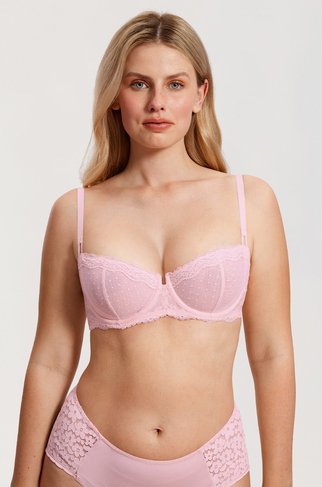 חזייה סקסית עם עצם בגיזרה נשית ללוק יפייפה