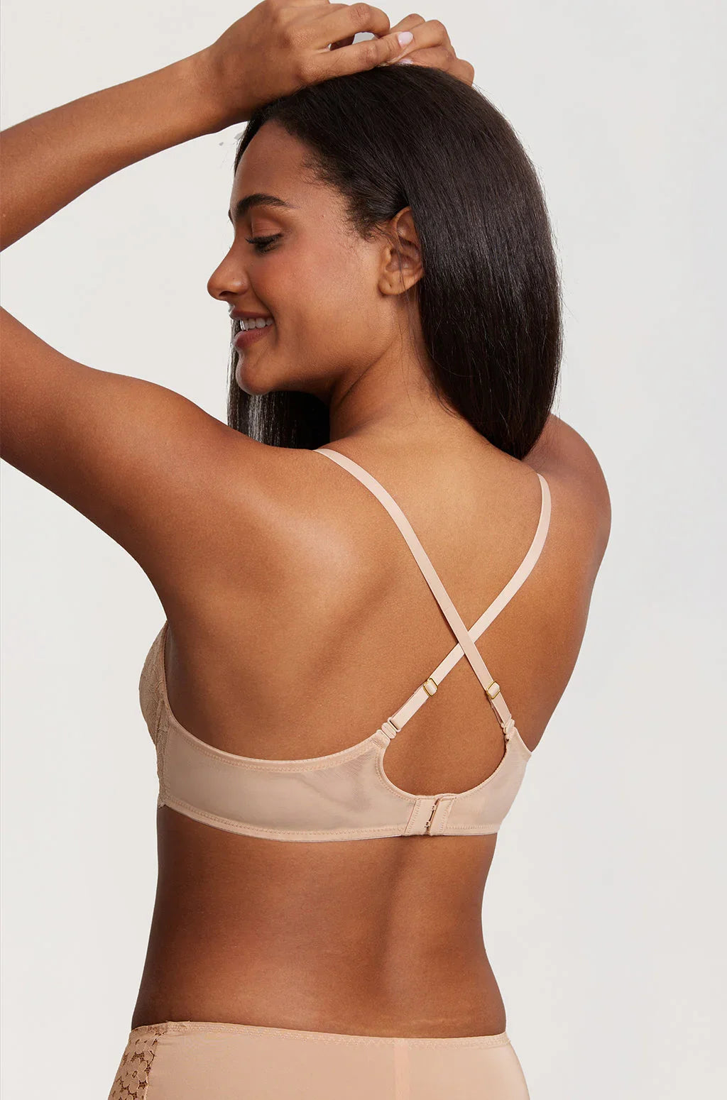 חזייה נשית סקסית עם עצם בשילוב תחרה קלאסית ללוק מעצים