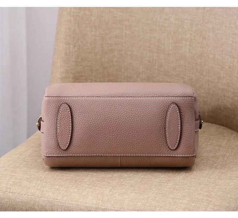 תיק עור יוקרתי בחלוקה פרקטית של תאים לנשיאה של דברי ערך וללוק נשי משודרג - לה איסלה