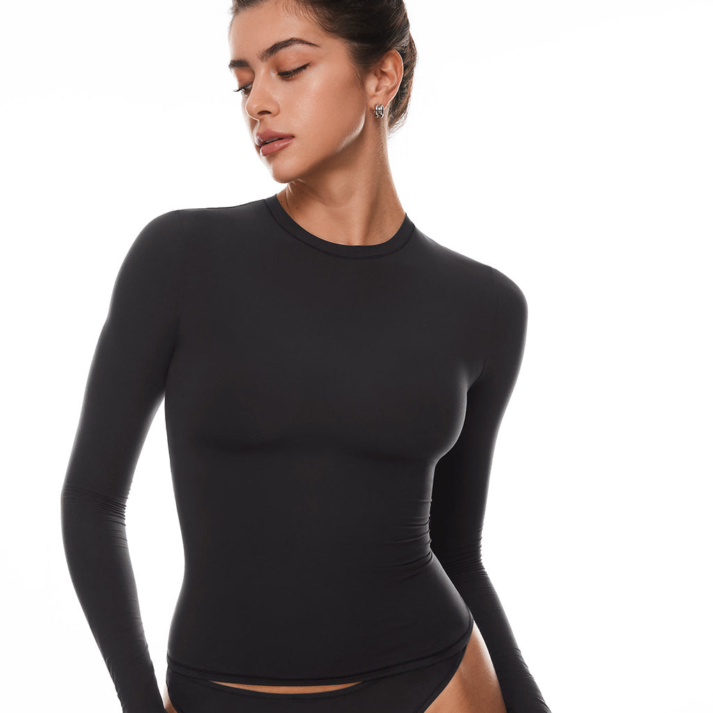 חולצה סטרצית בגימור מחטב נשי עדין