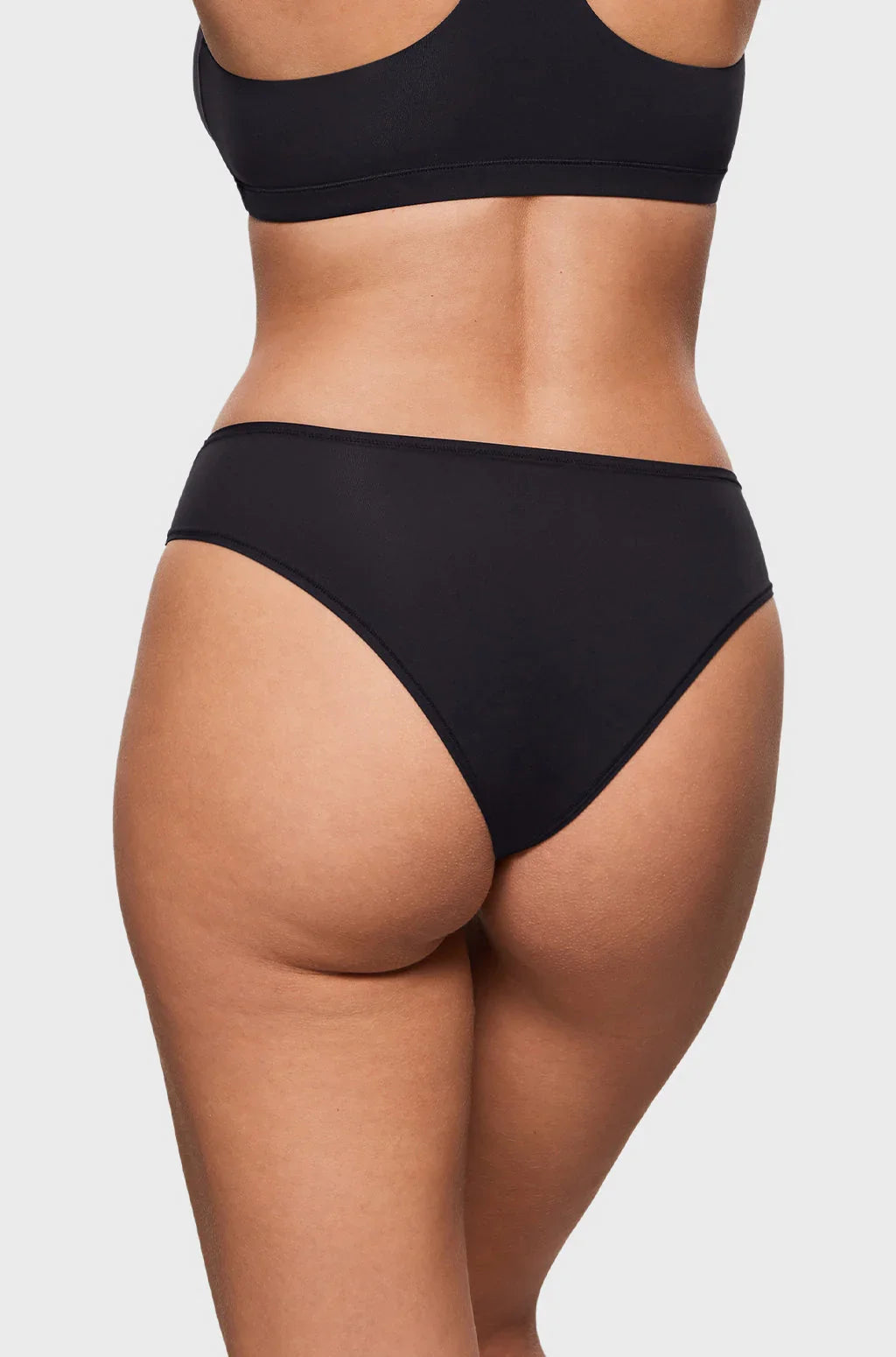 3 יחידות - תחתוני ביקיני בגזרה גבוהה מבד חלק ונעים