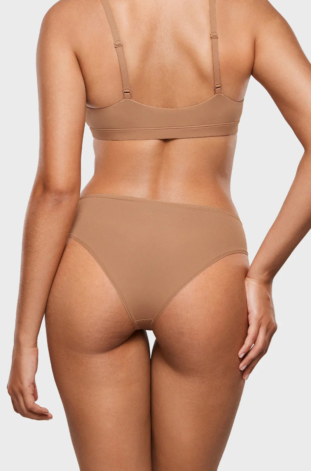 3 יחידות - תחתוני ביקיני בגזרה גבוהה מבד חלק ונעים