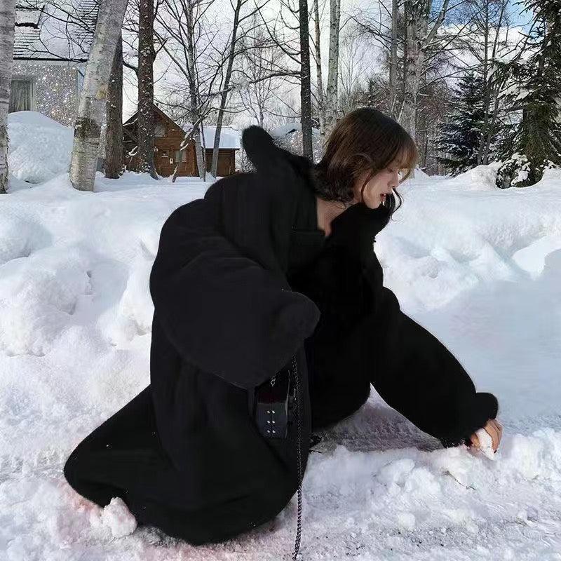 מעיל פרווה בגיזרת מקסי רחבה למזג אויר סוער וקריר ולהופעה נשית דומיננטית - לה איסלה: אופנה וחזיות פרימיום