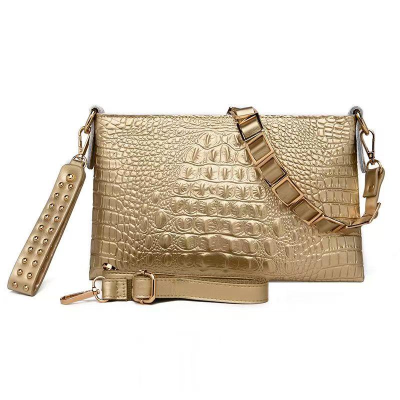 תיק קלאץ אישי מעור מקורי בגימור מנוחש ומהמם להופעה פרקטית לחפצים אישיים