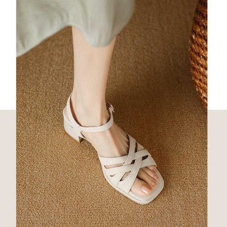 סנדל נשי ומדוייק עם אבזם עדין ללוק נשי יפיפה ולהופעה שמתאימה להכל - לה איסלה: אופנה וחזיות פרימיום