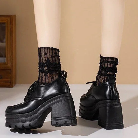 נעל פלטפורמה איטלקית בגימור מבריק ללוק נשי סוחף ולהופעה כריזמתית שלך