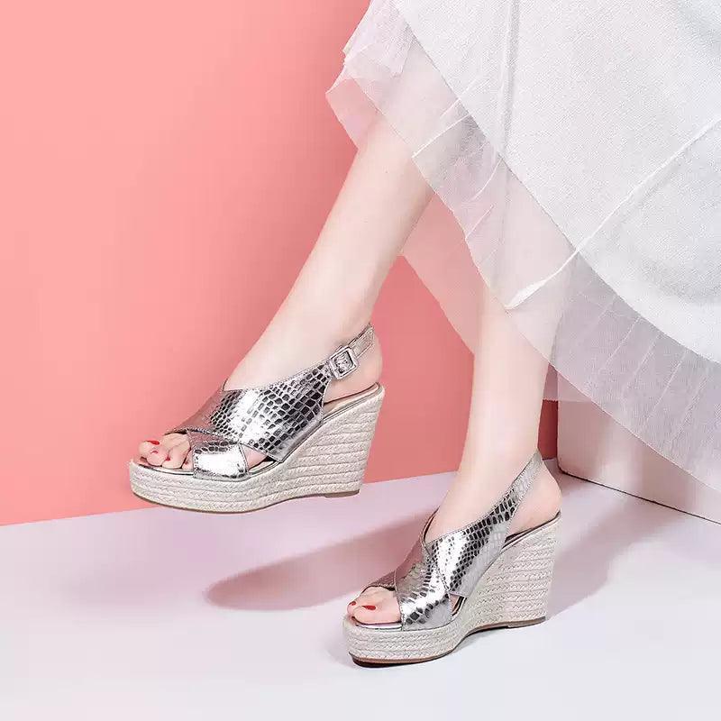 סנדל פלטפורמה מעור של מעצב מצרפת להופעה נשית חתיכית וללוק מדהים שמתאים להכל