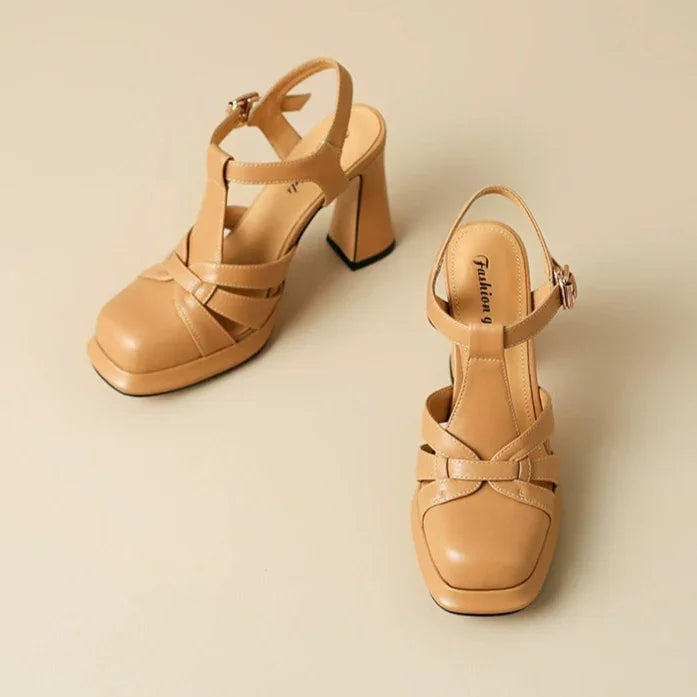 סנדל עקב מרשימה ממילאנו של מעצב איטלקי ללוק קייצי סוחף ולהופעה ממנגטת