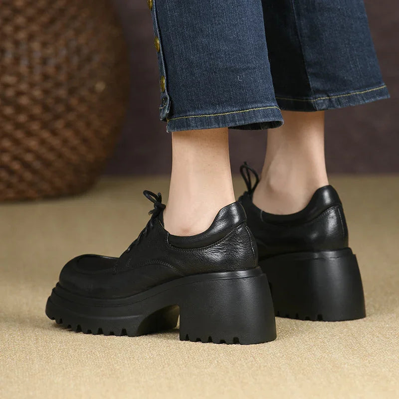 נעלי עור לנשים עם עקב בלוק – עיצוב אלגנטי ונוחות מקסימלית