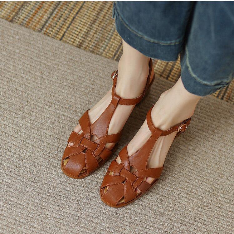 סנדל עור מספרד בגימור עגול של רצועות מרשימות להופעה נשית טרנדית