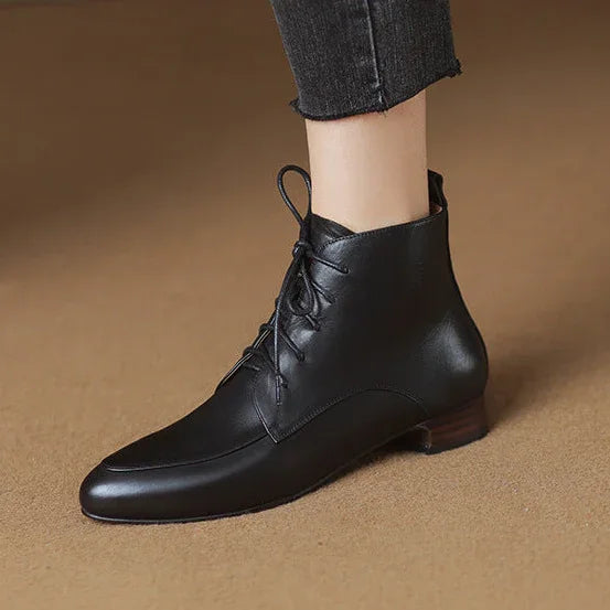 מגפון שפיץ מעור בגימור ריץ רץ בצד לנוחות אופטימלית