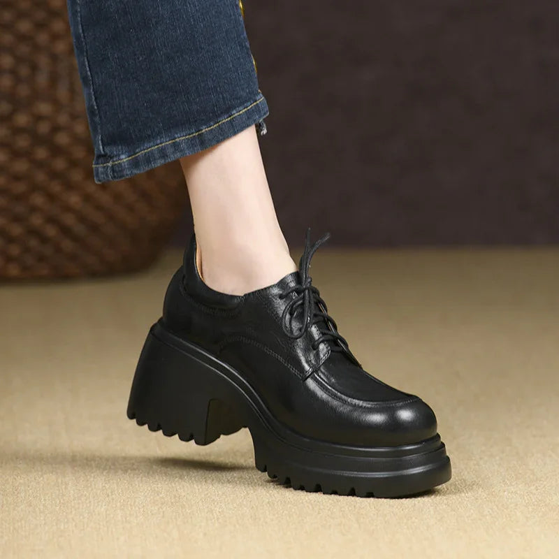 נעלי עור לנשים עם עקב בלוק – עיצוב אלגנטי ונוחות מקסימלית