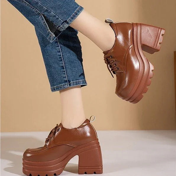 נעל פלטפורמה איטלקית בגימור מבריק ללוק נשי סוחף ולהופעה כריזמתית שלך