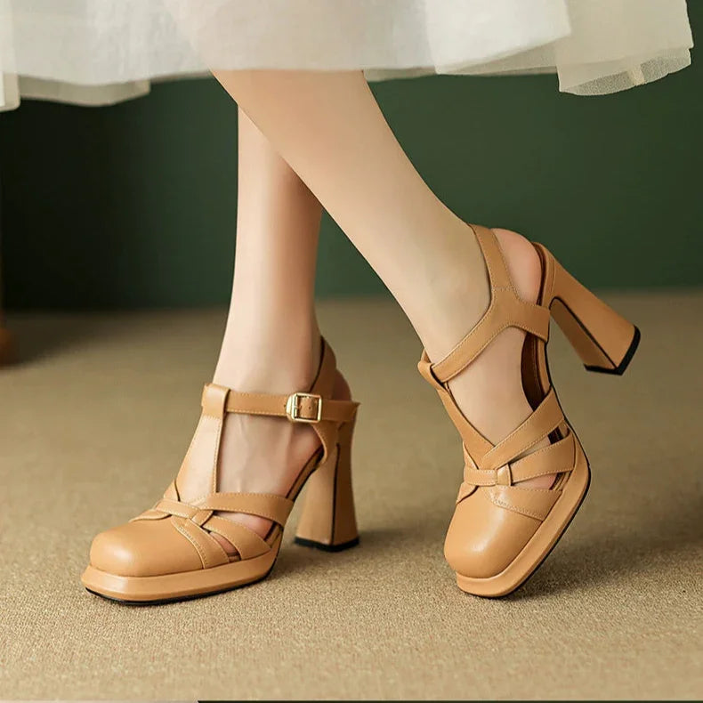 סנדל עקב מרשימה ממילאנו של מעצב איטלקי ללוק קייצי סוחף ולהופעה ממנגטת