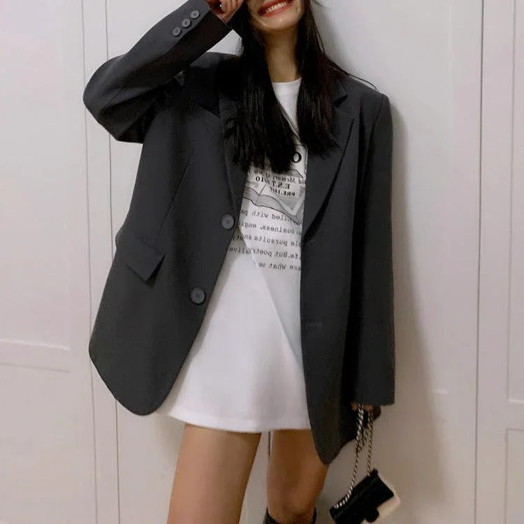 ג'קט בלייזר מושלם בגיזרת בוייפרנד מרשימה להופעה נשית אלגנטית ומתוחכמת - לה איסלה