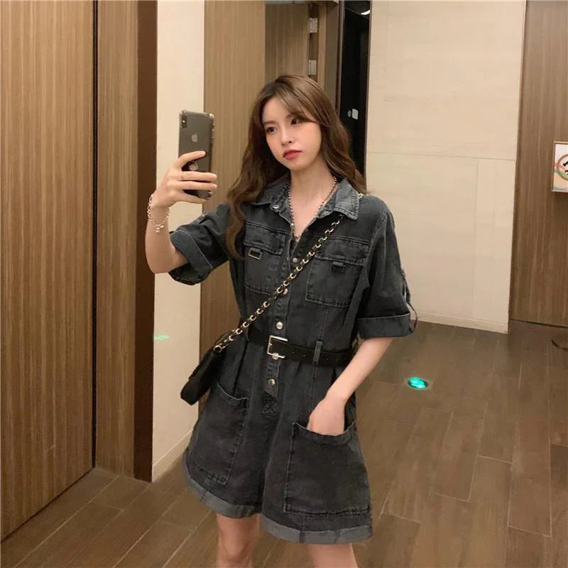 אוברול ג'ינס של מעצב בגיזרה רחבה וקלילה להופעה שיחמיאו לך עליה הכי הרבה