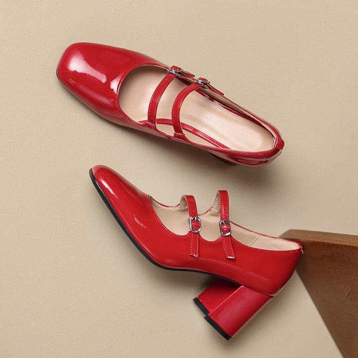 סנדל לקה איטלקי בגימור רצועות בסגנון רטרו ללוק של אישה עם ביטחון - לה איסלה