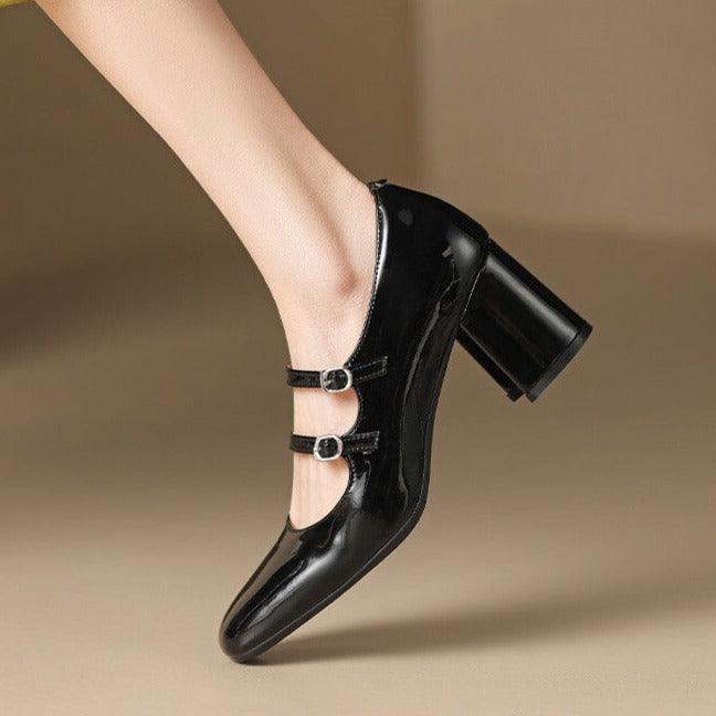 סנדל לקה איטלקי בגימור רצועות בסגנון רטרו ללוק של אישה עם ביטחון - לה איסלה