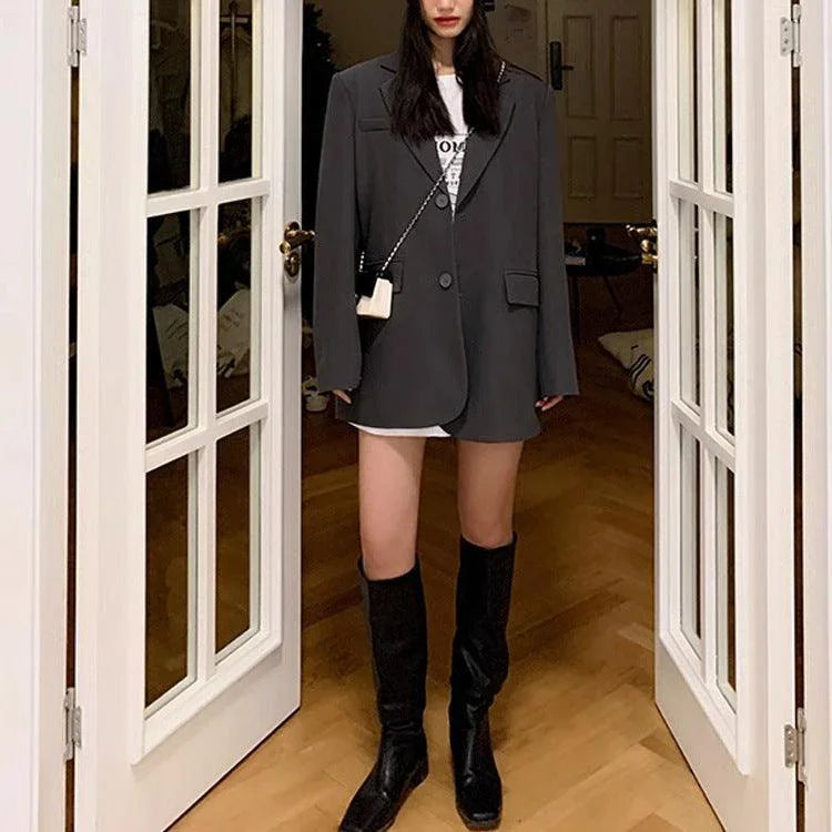 ג'קט בלייזר מושלם בגיזרת בוייפרנד מרשימה להופעה נשית אלגנטית ומתוחכמת - לה איסלה