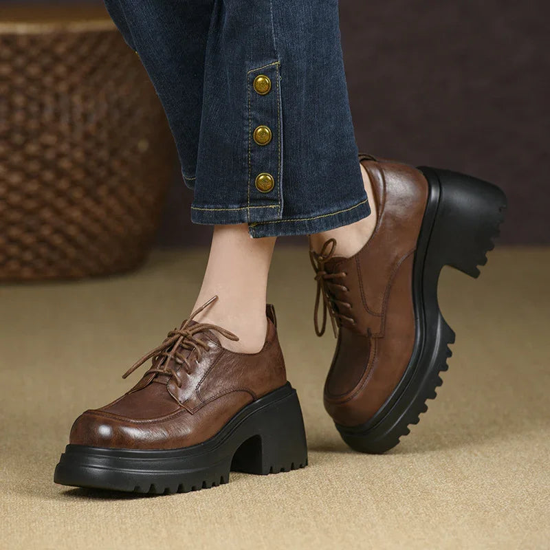 נעלי עור לנשים עם עקב בלוק – עיצוב אלגנטי ונוחות מקסימלית