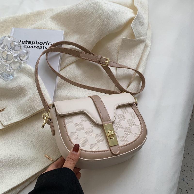 תיק ערב איטלקי בגימור רקמה מיוחדת של פעם להופעה נשית עדינה