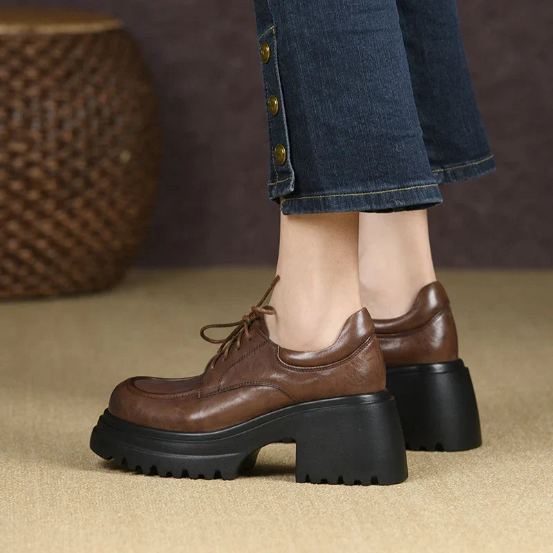 נעלי עור לנשים עם עקב בלוק – עיצוב אלגנטי ונוחות מקסימלית