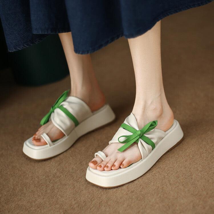 סנדל עור קייצי וקליל בגימור פפיון משגע להופעה נשית שמחה ואוהדת - לה איסלה: אופנה וחזיות פרימיום