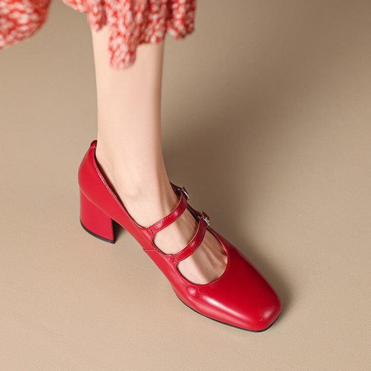 סנדל לקה איטלקי בגימור רצועות בסגנון רטרו ללוק של אישה עם ביטחון - לה איסלה