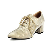 מוקסין שפיצי בגימוק תחרה מיוחד של מעצב העל הבלגי ללוק נשי סוחף