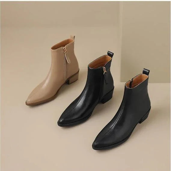 מגפון עור יוקרתי מאיטליה בגימור פרקטי ושימושי להופעה נשית מ-נ-צ-ח-ת