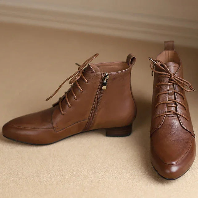 מגפון שפיץ מעור בגימור ריץ רץ בצד לנוחות אופטימלית