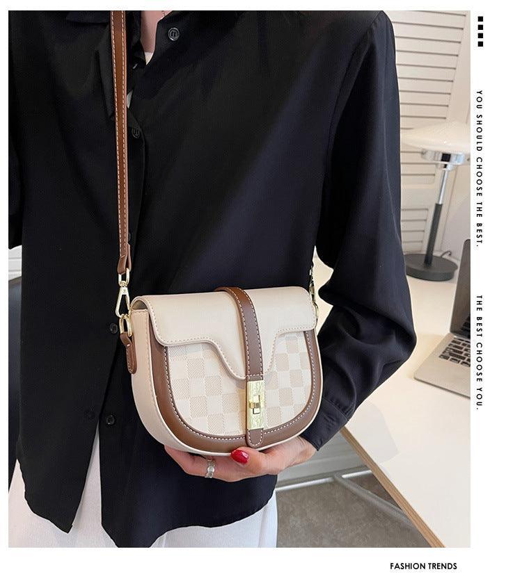 תיק ערב איטלקי בגימור רקמה מיוחדת של פעם להופעה נשית עדינה