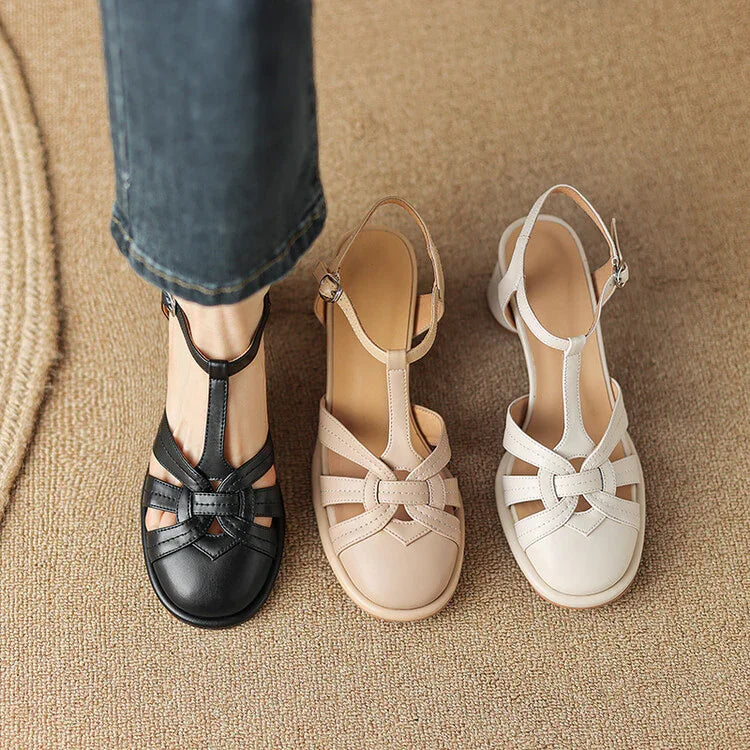 סנדל אלגנטי של מעצב בגיזרה רטרו ללוק אופנתי מיוחד ולהופעה מסקרנת